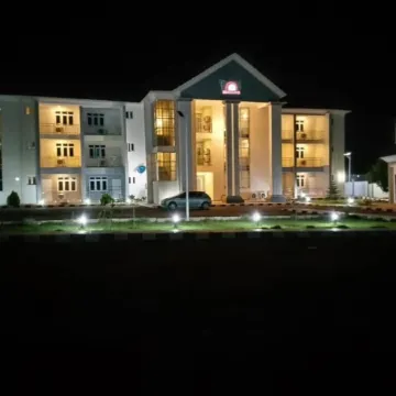 Naptin Executive Hotel and Suites