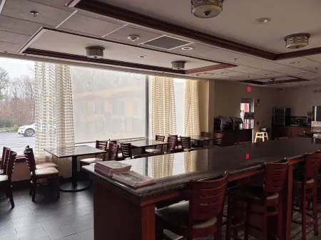 Hamden Hotel and Suites – Hamden New Haven Отели рядом с достопримечательностью «Парк Восток Рок»