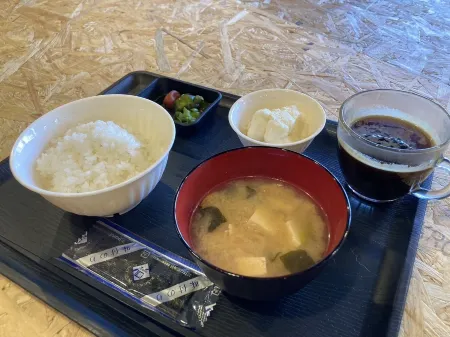 Guesthouse LuLuLu Отели рядом с достопримечательностью «The Kochi Prefectural Makino Botanical Garden»