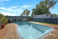 Aaok Moondarra Caravan Park - Pools