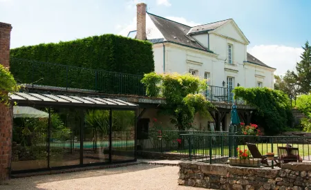 Domaine de la Courbe Hôtel & Spa Отели в г. Люше-Пренже