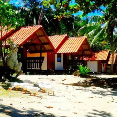 White Sand Beach Resort Отели рядом с достопримечательностью «Точка наблюдения Клонг Сон Бэй»