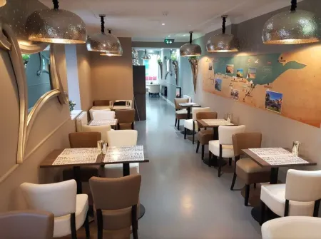 Hôtel le Saint Patrice Отели в г. Байе