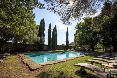 Domaine des Escaunes Hotel a Montfrin