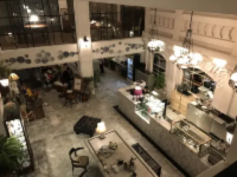 烏汶叻差他尼尤酒店