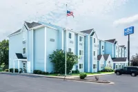 Microtel Inn & Suites by Wyndham Tomah Hôtels à : Warrens