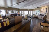 Cedar Point Hotel Breakers - bar