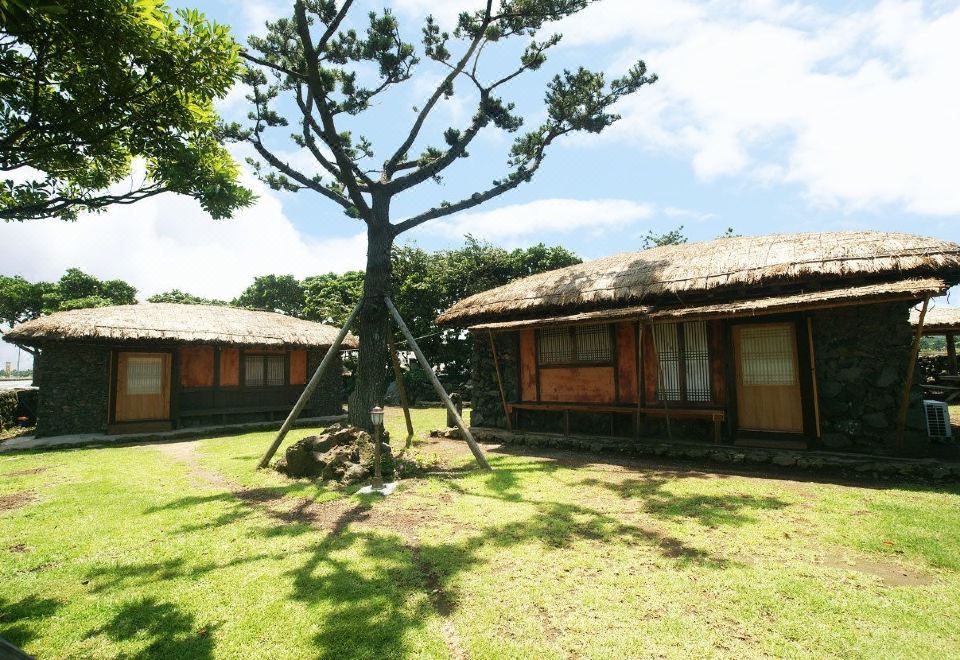 찬이네 초가집 펜션 외부 이미지