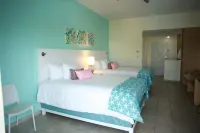Pelican Bay Hotel - balcony