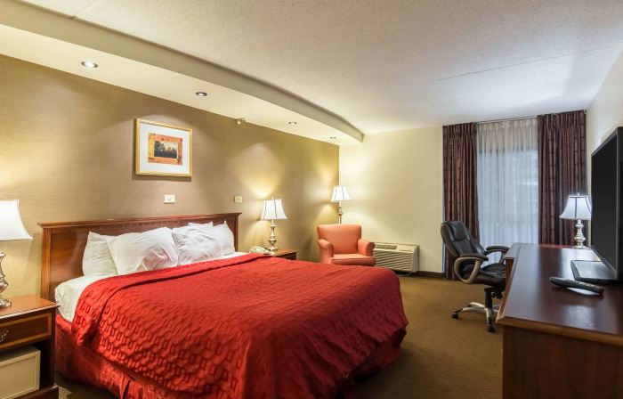 Plaza Inn & Suites