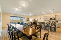 Mahalo Magical Mansion at Windsor Island with Private Pool