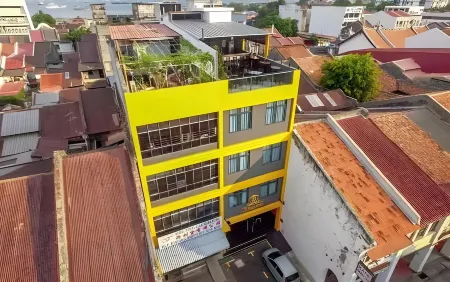 B Street Hotel