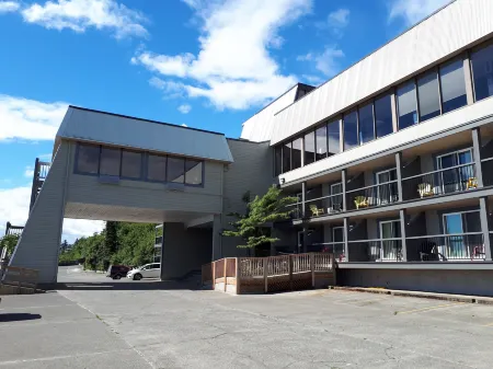 Anchor Inn and Suites Отели в г. Quathiaski Cove