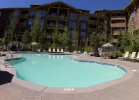 The Village Lodge - Pools