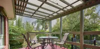 KozyGuru Glen Waverley Family Home & Backyard