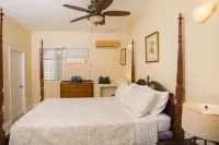 Ground Floor Apartment Located in Hometown, 5 Min Walk to the Beach Hotels near Cattlewash