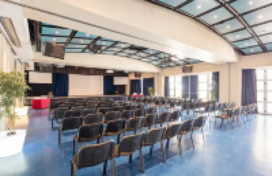 โรงแรมดิเอสเทรล ปิแยร์ & วาแคนซ์