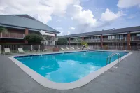 Days Inn by Wyndham Mobile I-65 - piscina