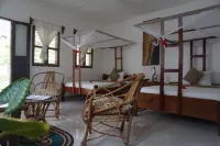 Cocolala Beach House - balcony