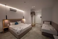 Monel Hotel - balcony