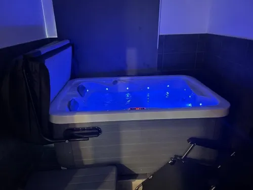 런던 럭셔리 아파트 (자쿠지 핫 터브 & 사우나 포함)