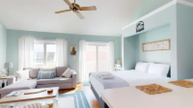 Pebble Beach F305 - Poolside studio, short walk to the beach Hotels in Emerald Isle