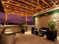 Harmonie Hotels near Simon Bolivar