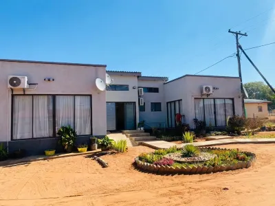 Canna Lilly Guest House فنادق في 