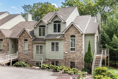 Highland Hideaway by Avantstay Group Poconos Retreat w/ Patio + Game Room