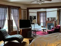 Haslett House Hotels in Minden
