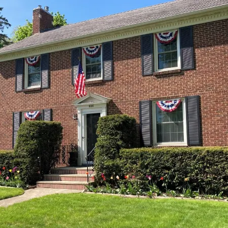 Walking Distance to Downtown and Waterfront - Cozy Studio Apartment