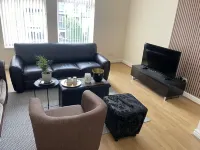 Stylish 1-Bed Apt - Sleeps 4 - Parking - WiFi