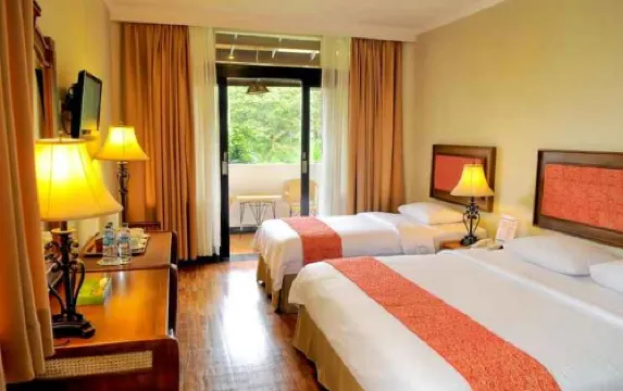 Nuwis Hotel & Convention バンドゥンガンのホテル