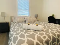 Modern Room in Shared Apartment Near NYC Bergen County Performing Arts Center 주변 호텔