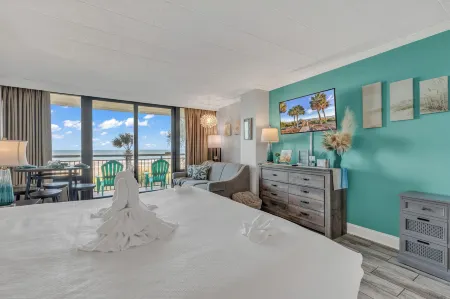 Beautiful Ocean Views, on 15th Floor!