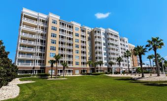 2BR Condo w/ Pool & Lagoon View