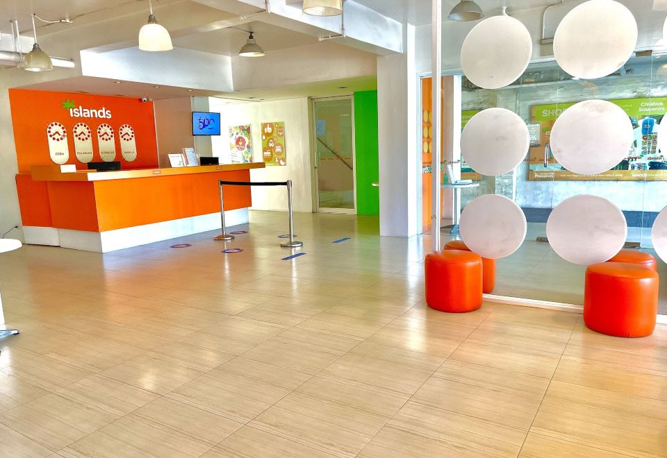 아일랜드 스테이 깔끔한 인테리어