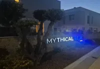 85 KAP - Stay Mythical Blue Apartment