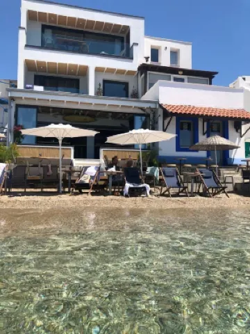 沖浪者大篷車美食酒吧及套房