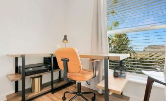 2 Steps to Ice Plant Apt in Downtown St Aug