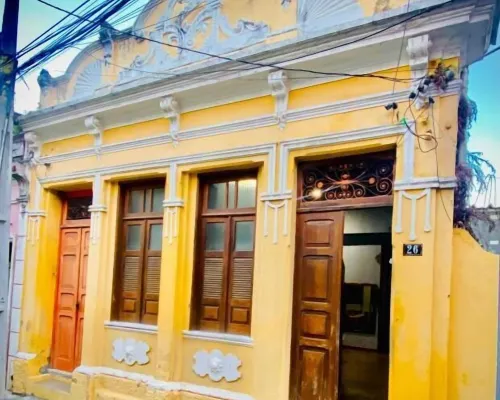 A Casa Dos Mestres Hotels near مصعد لاسيردا
