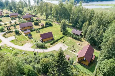 Cottage complex Ozerny Bereg Hotel dekat Drive Park Ladoga