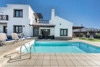 Camelot ​Holiday Homes by LIVVO Hotels near Playa de Papagayo