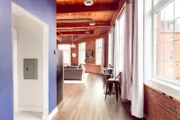 Stunning City Loft with WiFi in Historic Building Hoteles en Providence