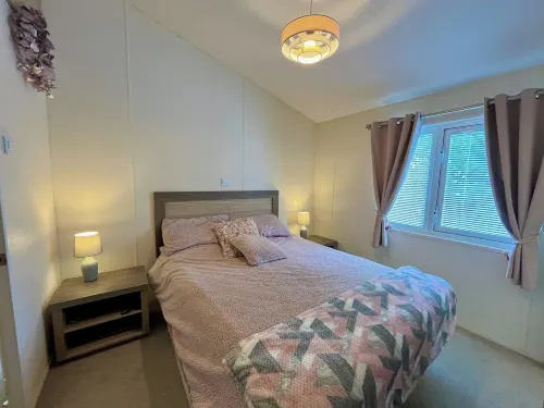 2 Bed Caravan - Sleeps 6 - Pets - Pool - Parking - Villas