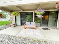 Modern 2BR on Mountain | Hot Tub | Walk to Resort Hotels in Crested Butte