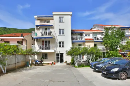 Marinero Apartments Отели в г. Будва