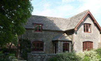 Kingston Country Courtyard