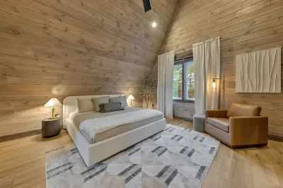 NEW Modern A-Frame w/Hot Tub!