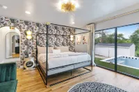 Direct Access to Park-Lake-Pool Hotels near The Dallas Arboretum and Botanical Garden